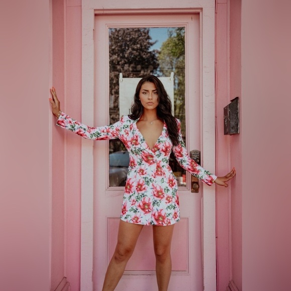 Alice + Olivia Dresses & Skirts - NWT ALICE + OLIVIA Latoya Tea Floral Crepe Tailored Mini Blazer Dress